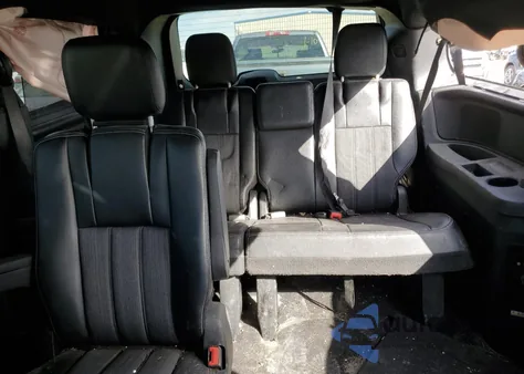 2014 Chrysler Town & Country S from USA, damaged, VIN 2C4RC1HG8ER361303